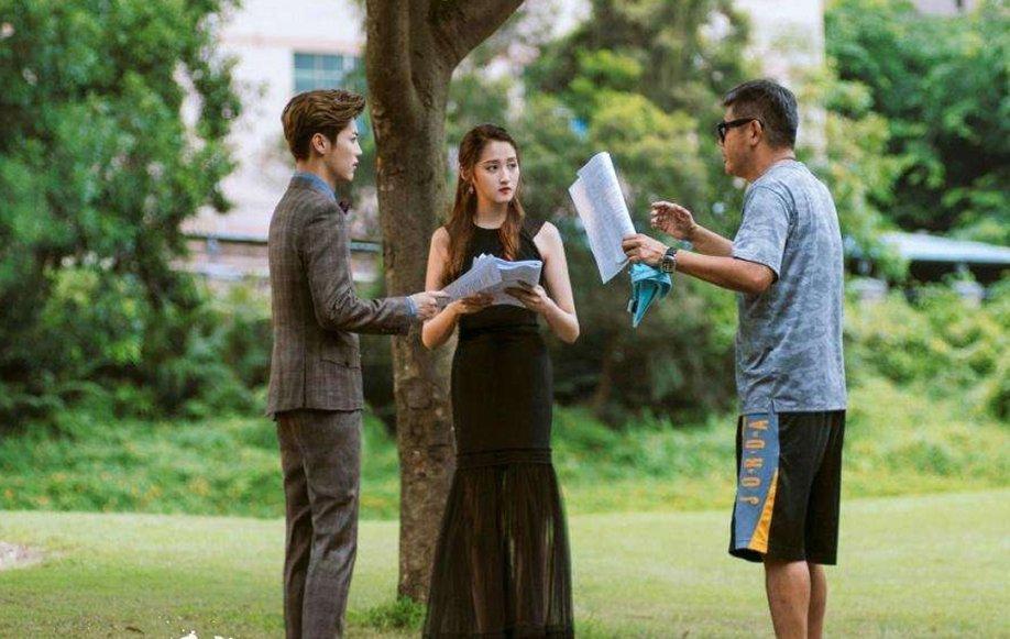婧婧整理卧室