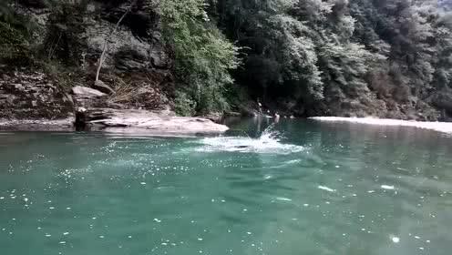 逃出诡异古宅