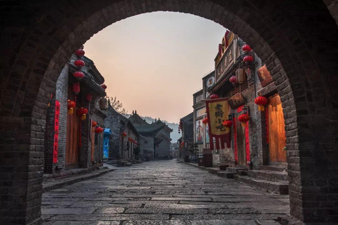 谭卓章宇暧昧上热搜，回应网友在一起疑问