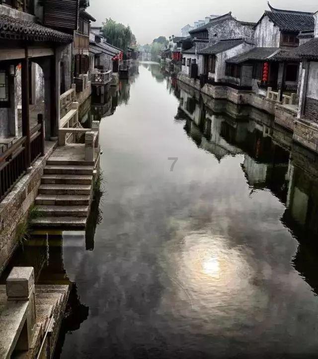 反手拨球的站位、准备姿势及动作技术要领