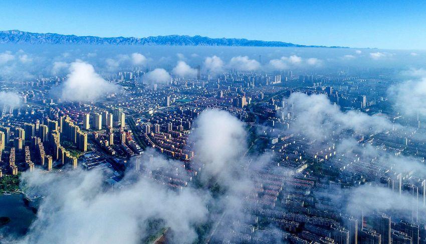 男性膝盖下到脚班潮热是什么原因，怎样治疗？